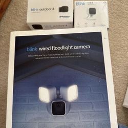 Blink Outdoor 4 Floodlight Camera, And 2 additional cameras, And a module  - all you neec for your house - Only $150