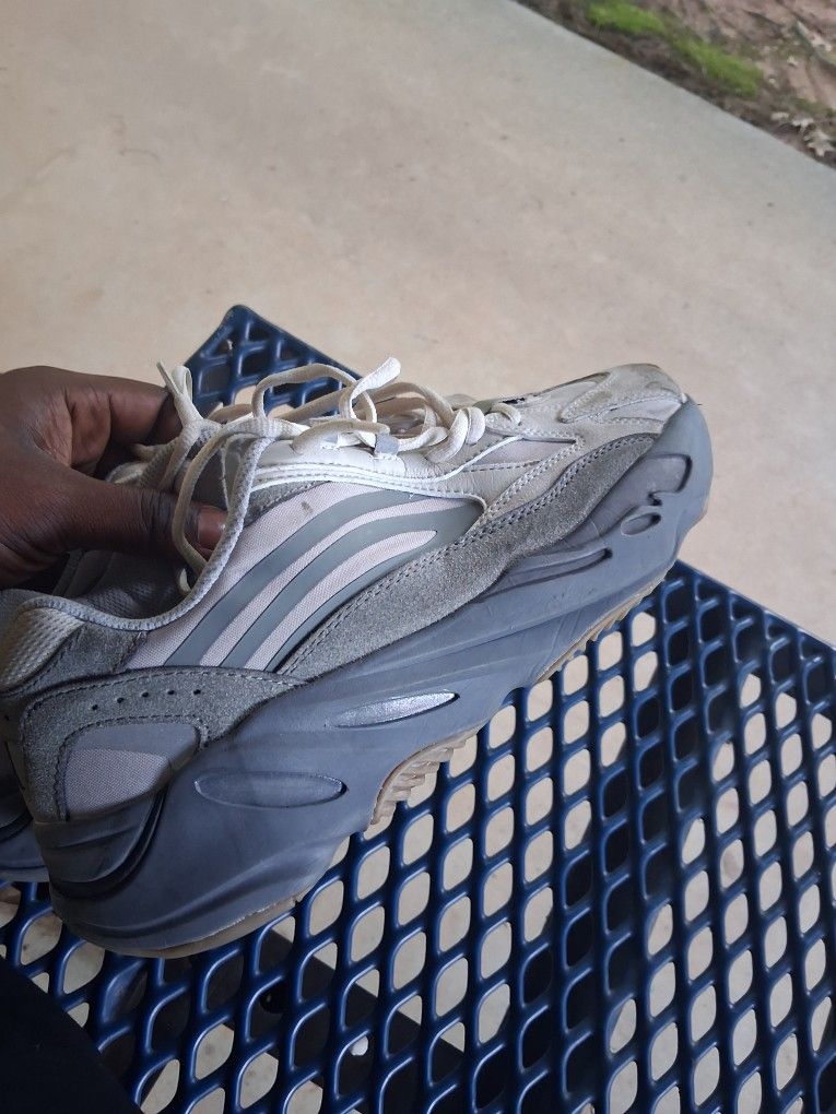 Yeezy 700 Size 10