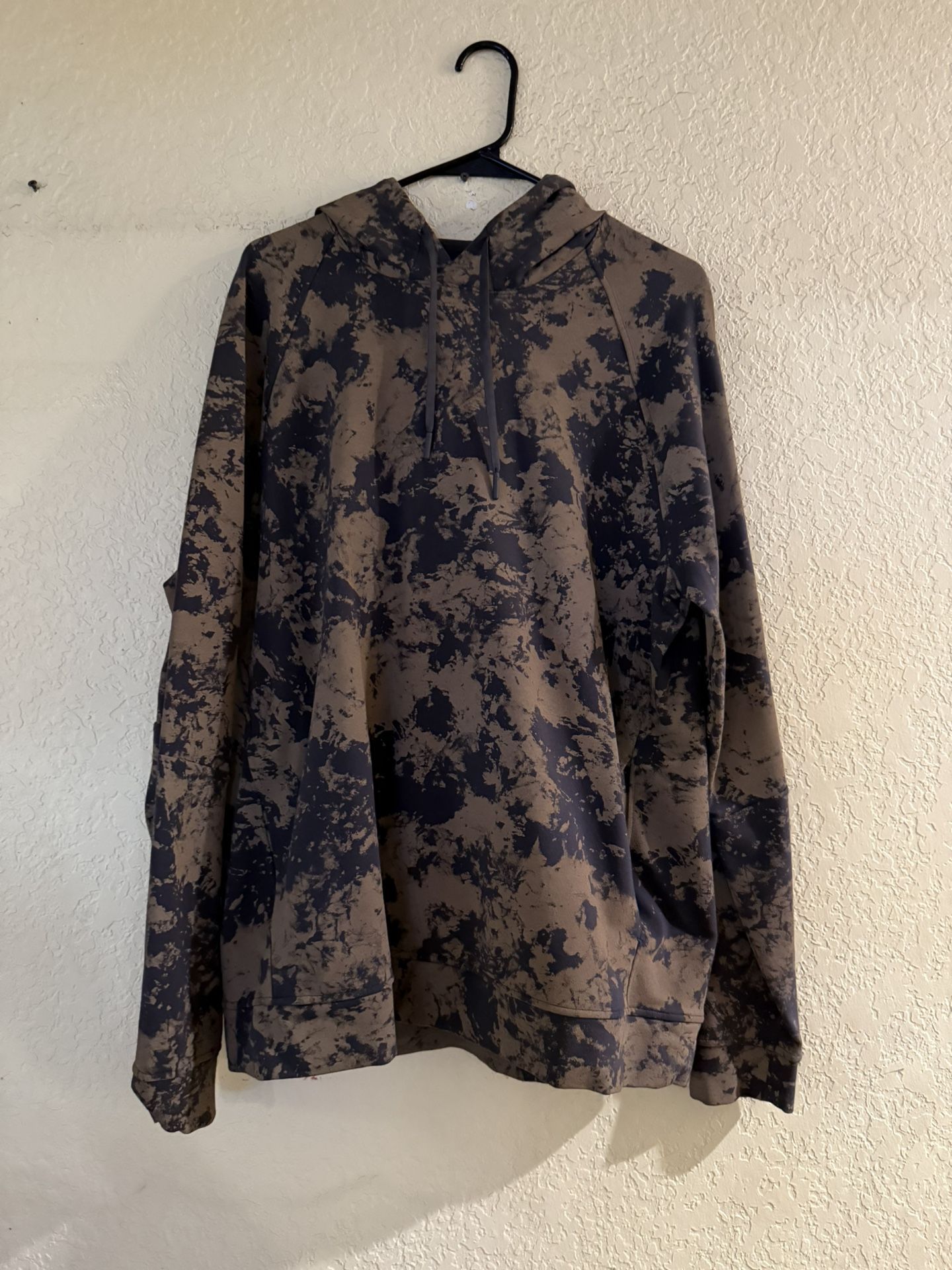 Lululemon men’s hoodie