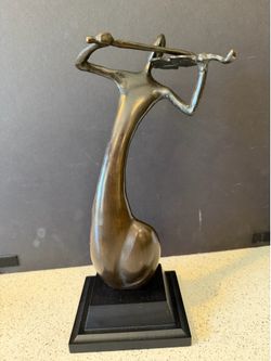 Very cool violinist sculpture