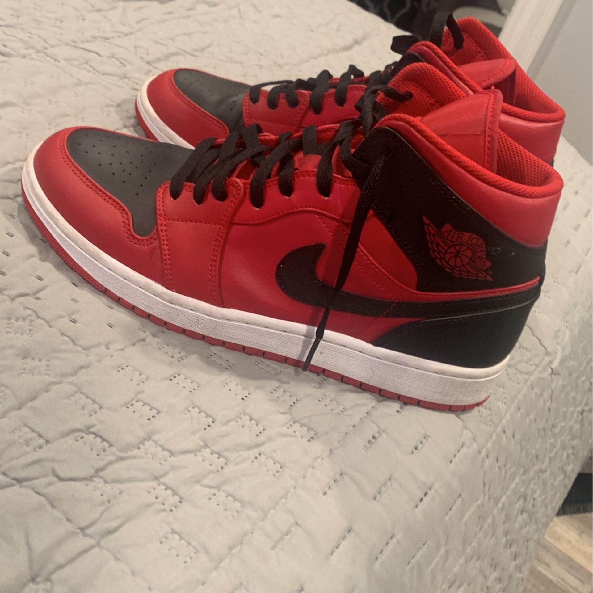 Nike Air Jordan 1 Mid Reverse Bred Black Red Shoes Men