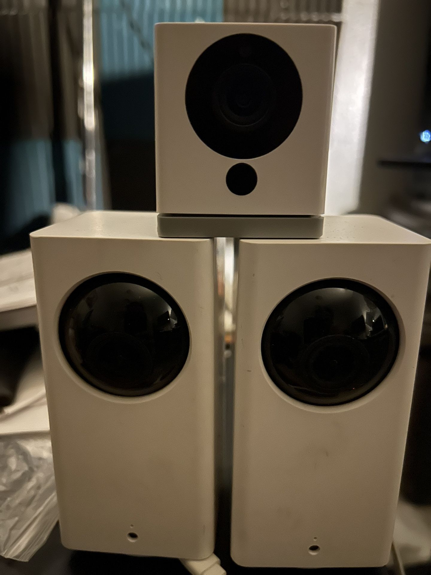 Wyze Camera (2 )Pan V2 & (1) V2 Total 3