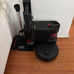 Yeedi C12 Combo Robot Vacuum and Mop with its self-emptying station. 