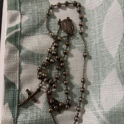 Silver necklace Tarnished But will clean