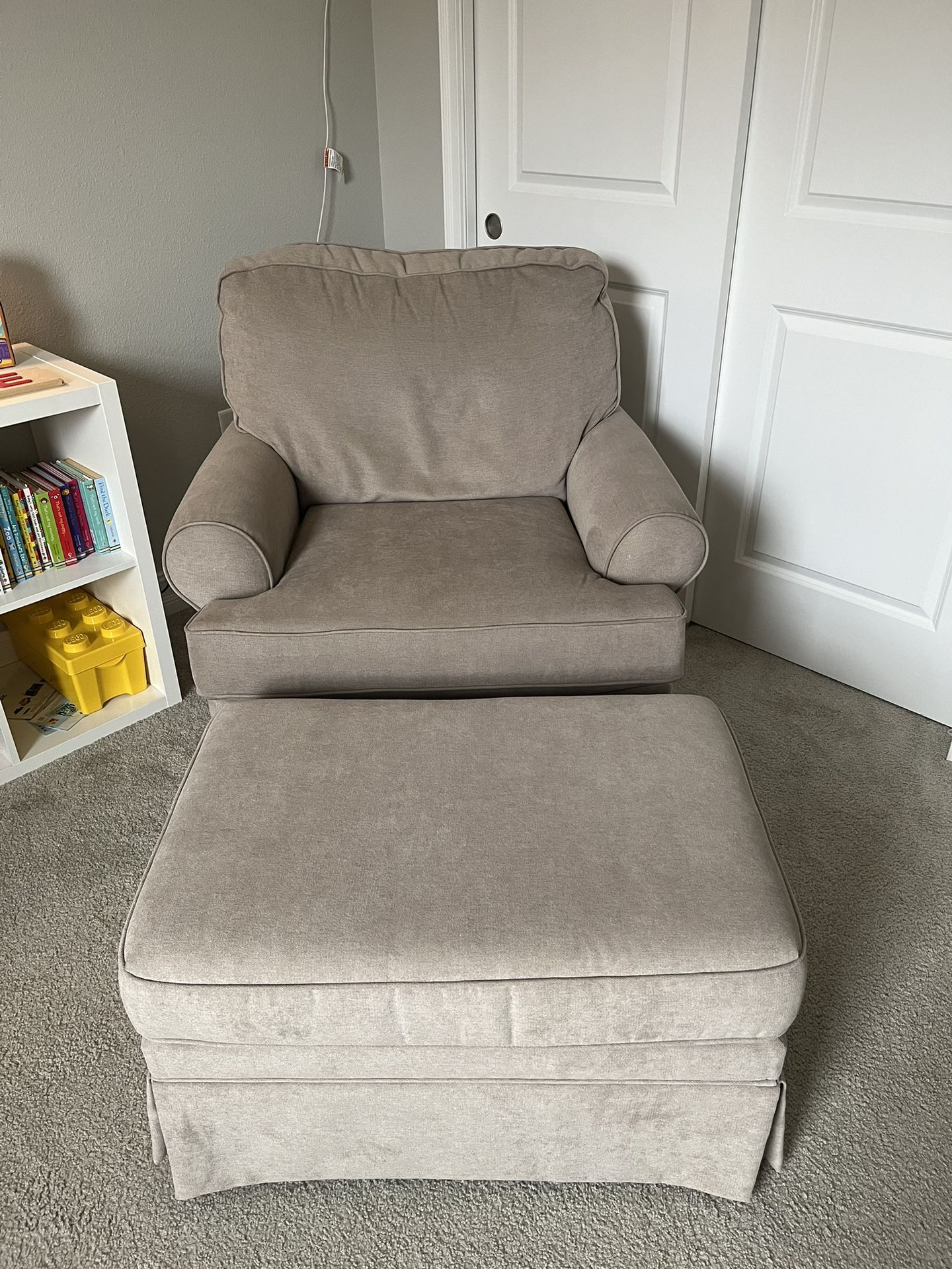 Haverty’s Villa Sonoma Swivel Glider & Ottoman