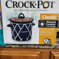 CrockPot 4qt Round Slow Cooker - BRAND NEW IN BOX!