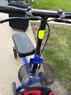 Knee Scooter with Basket and Hand Brakes