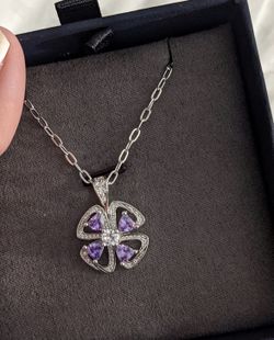 Brand New Rotative Necklace