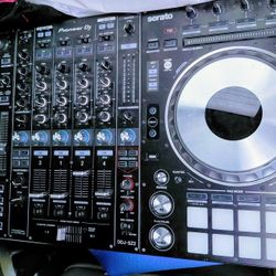  Pioneer DJ DDJ-SZ2 DJ Controller