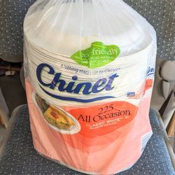 About 200 Paper Plates 8.75"