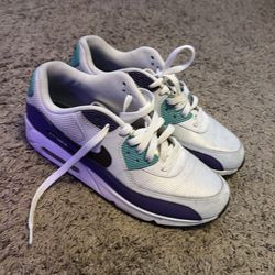 Used Grape Air Maxes Size 9.5 30$