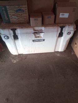 115 qt Lifetime Cooler