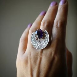 Vintage Boho Engraved Flower Scalloped Ring Purple Color resizable 