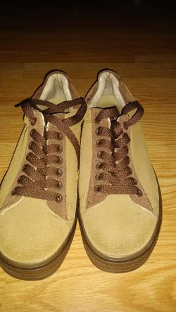 Tommy Bahama surf and sand shoes