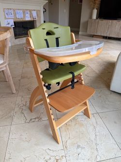 Wooden and adjustable Baby High Chair with Tray