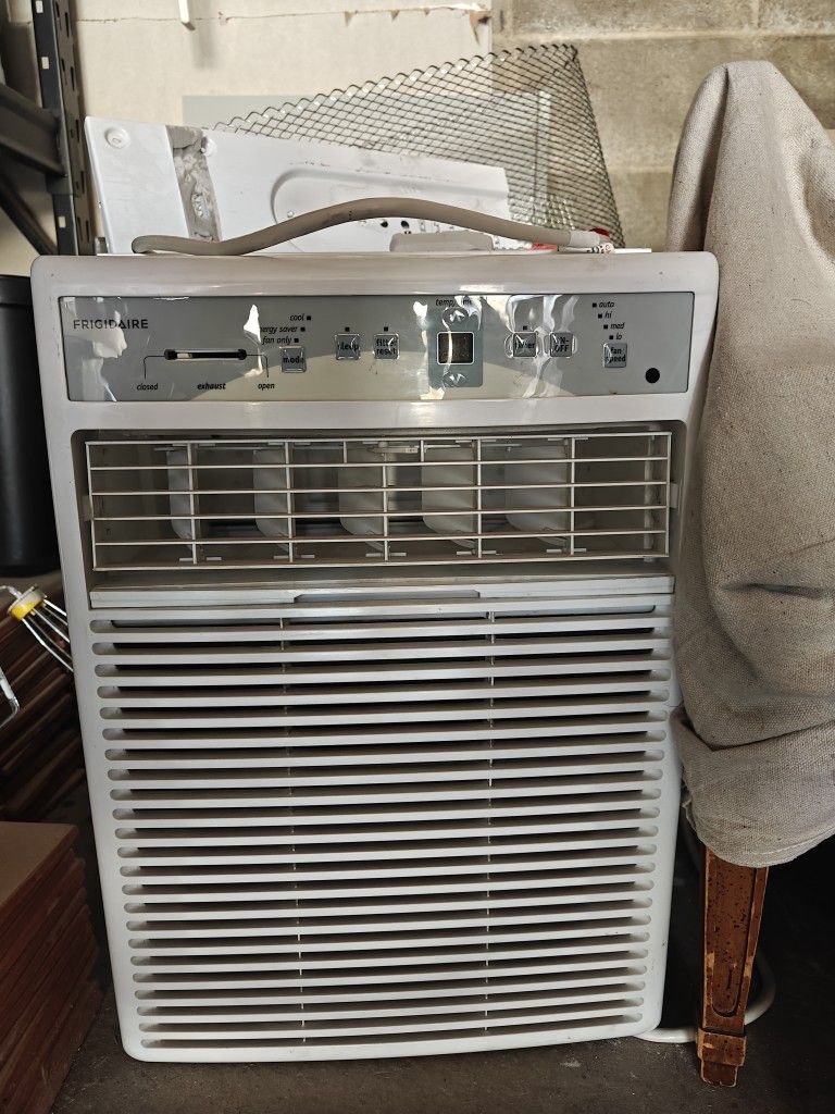Frigidaire Window A/C Unit