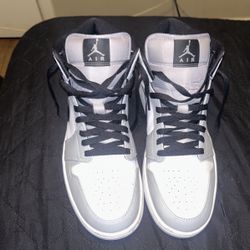 Jordan 1 Mid Light Smoke Grey