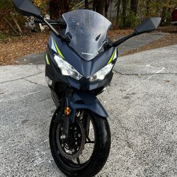 2022 Kawasaki Ninja 400