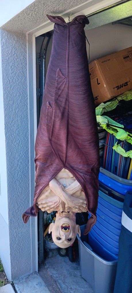 Spirit Halloween Lord Dakhanavar Hanging Vampire Animatronic Prop