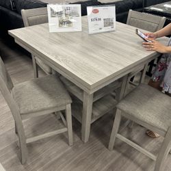 4 PIECE DINING TABLE 