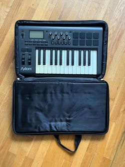 Axiom 25 Midi Keyboard + Case