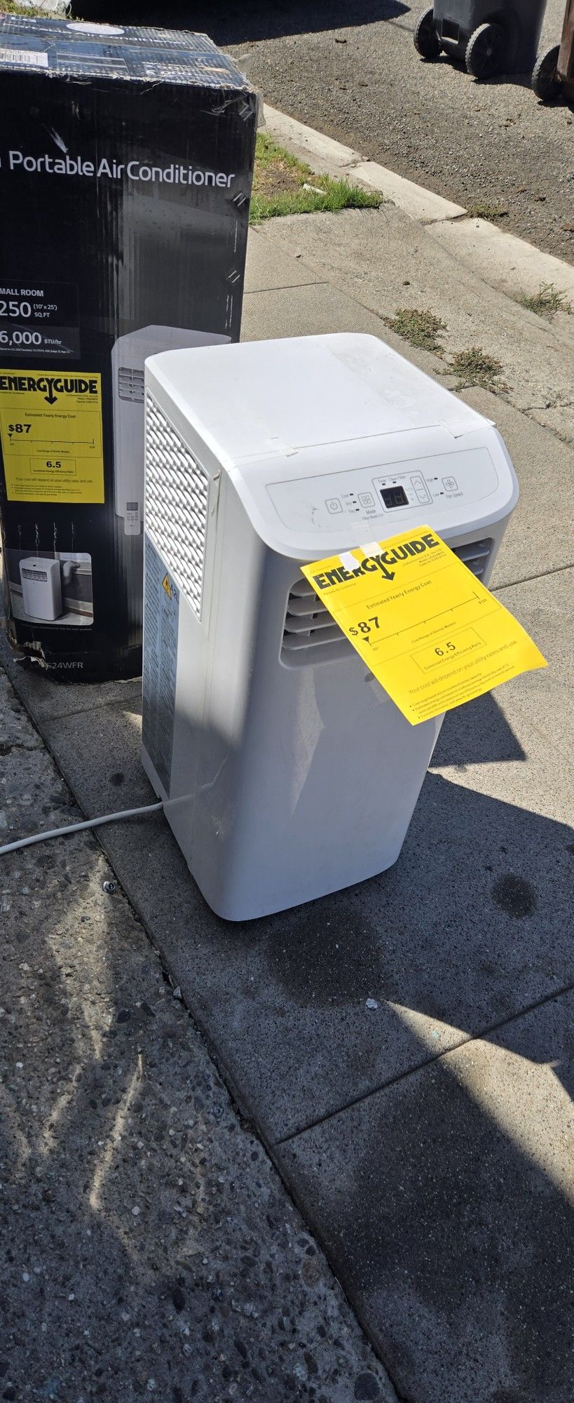 LG
6,000 (DOE) BTU 115-Volt Portable Air Conditioner Cools 250 Sq. Ft. with Dehumidifier and LCD Remote
