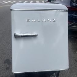 Mini Retro Fridge