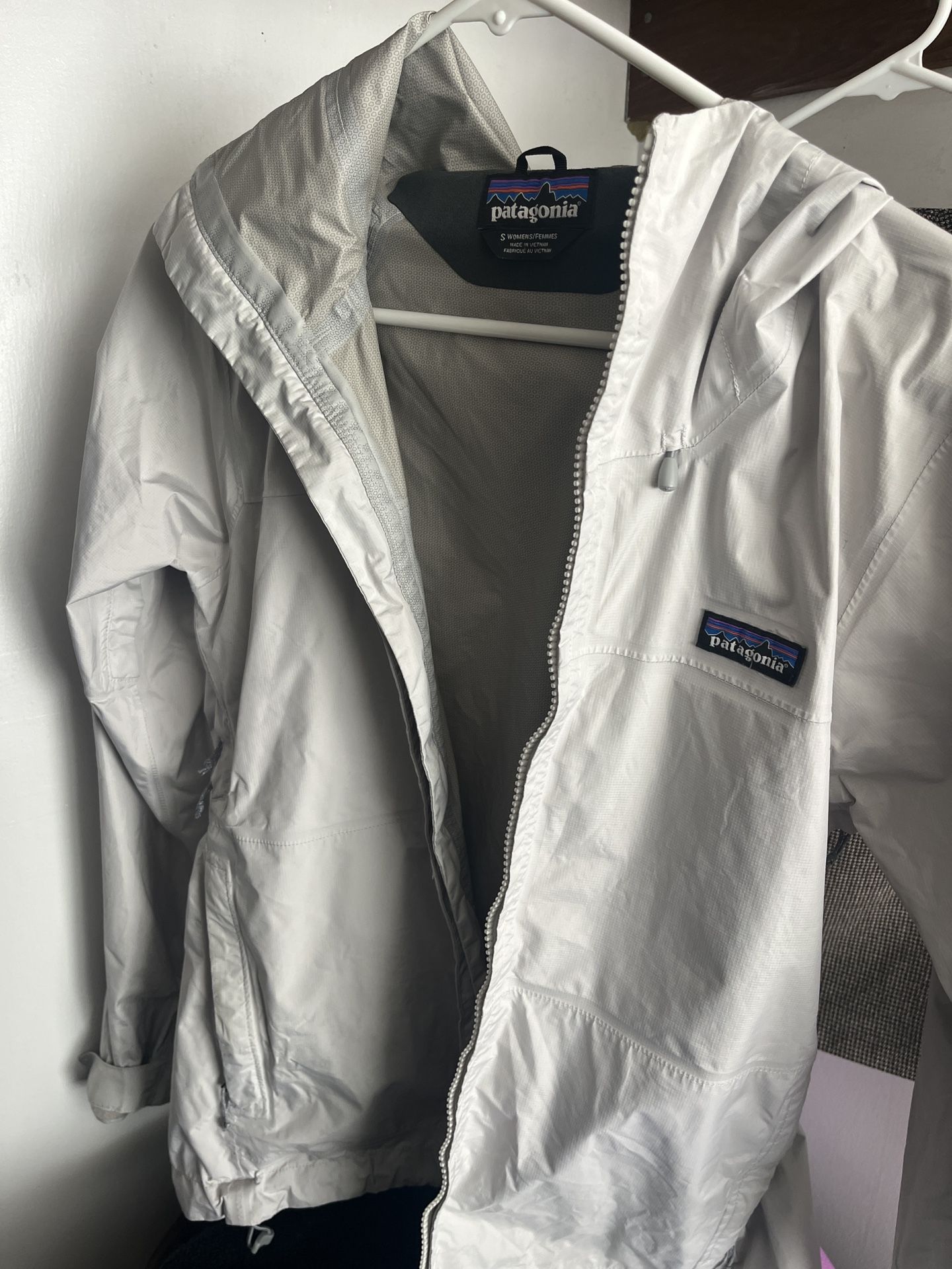 White Patagonia Jacket (Women's Small)