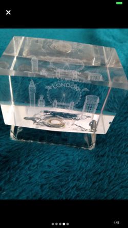 Crystal Souvenirs London Cityscape Glass approx 2.5" x 1.5" x 1.5"