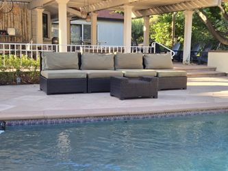 FRONTGATE PALERMO SECTONAL -- (4) CENTER CHAIRS PLUS OTTOMAN!