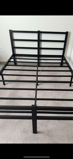 Full Size Black Metal Bedframe w/ Mattress