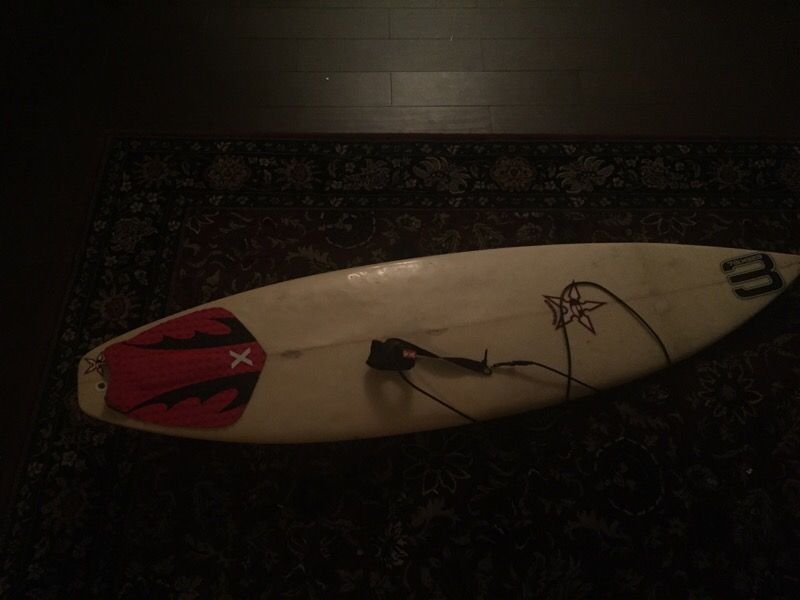 Ezera Pearson 6ft surfboard with signature with strap