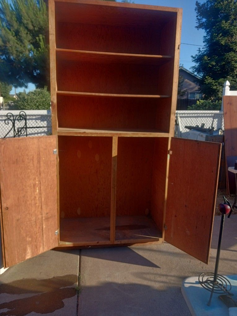 Ĥuge Wood Shop Cabinet