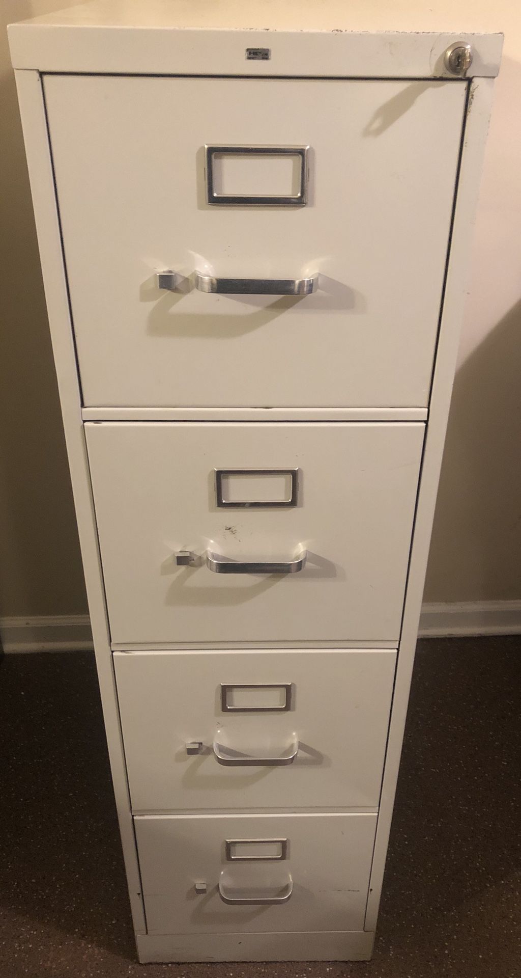 4 drawer filing cabinet No Key