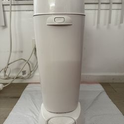 Diaper Trash Can / Diaper Pail – Clean & Odor-Blocking