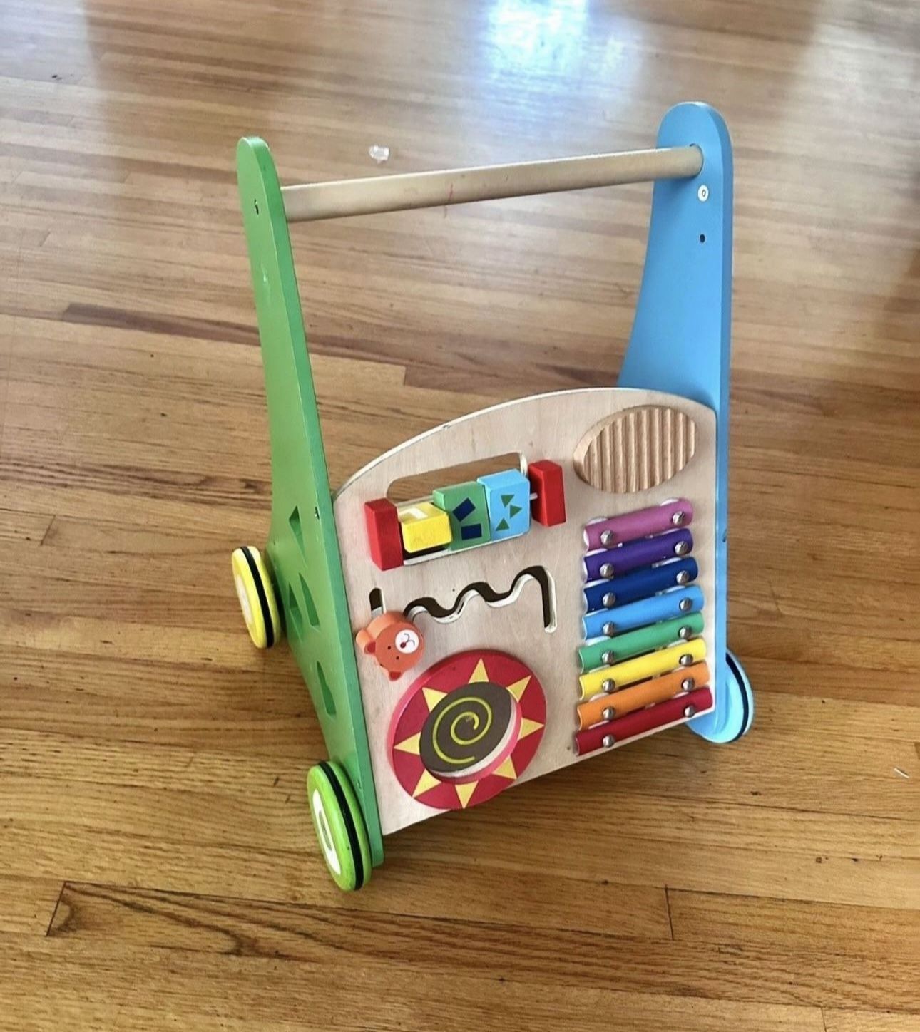 Baby Montessori Music 🎶 Walk