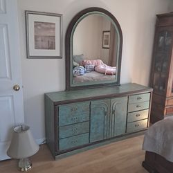 Triple dresser & chest with 2 drawers