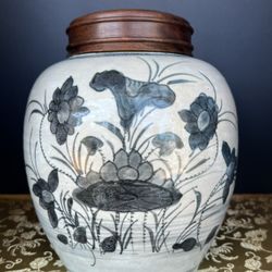 Chinese kangxi blue and white ginger jar 7 1/4"