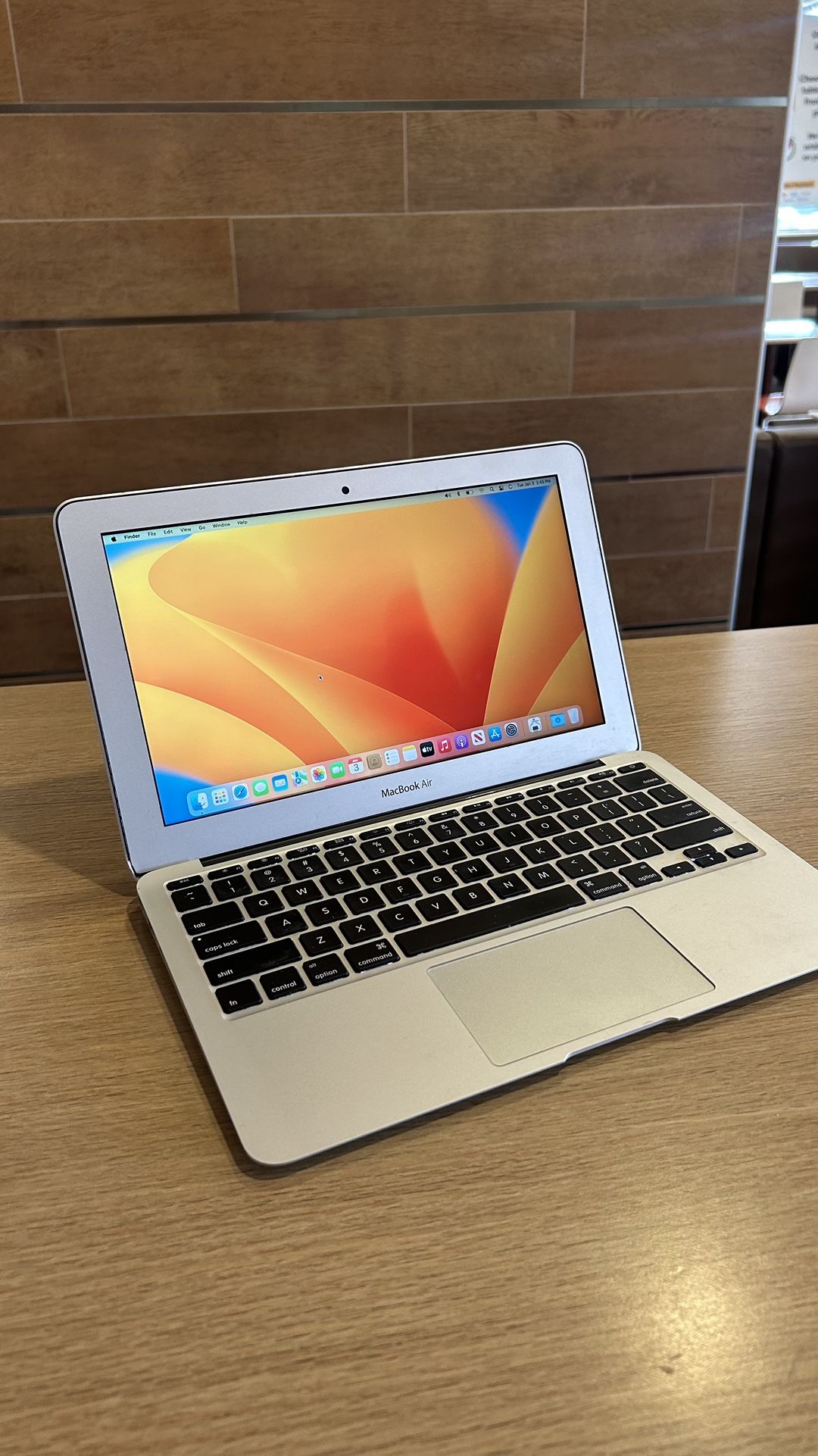 Apple MacBook Air 11” i5/4GB/128GB SSD $180