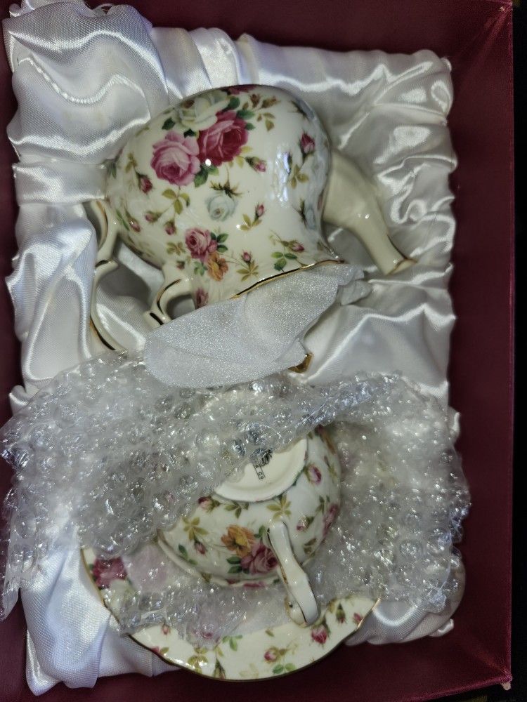 Victorian Trading Co Pink Rose Chintz Bouquet Teapot Tea Set