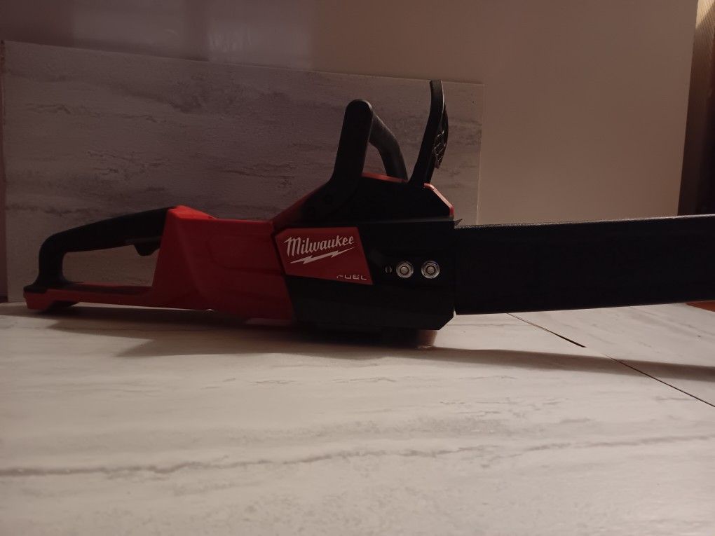 Milwaukee Chainsaw