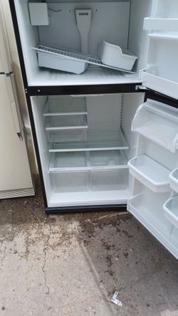 Maytag 32inch top freezer refrigerator