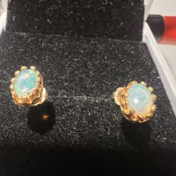 BEAUTIFUL OPAL STUD EARRINGS | 14K YELLOW GOLD