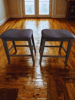 Set of 2 Bar Stools – Upholstered