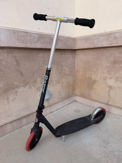 Razor Carbon Lux Kick Scooter - Red/Black, Spoked Large Wheels