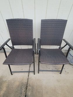 Folding patio chairs and table