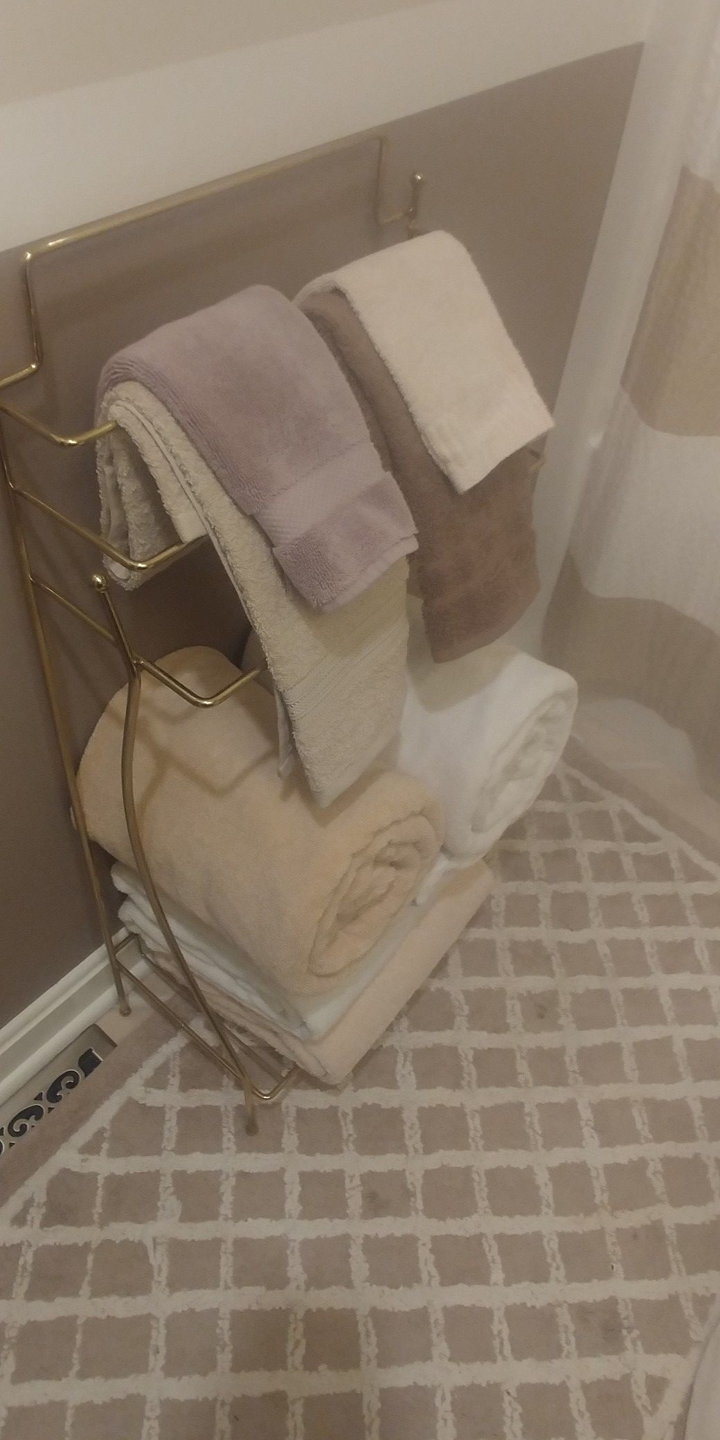 Metal towel rack holder