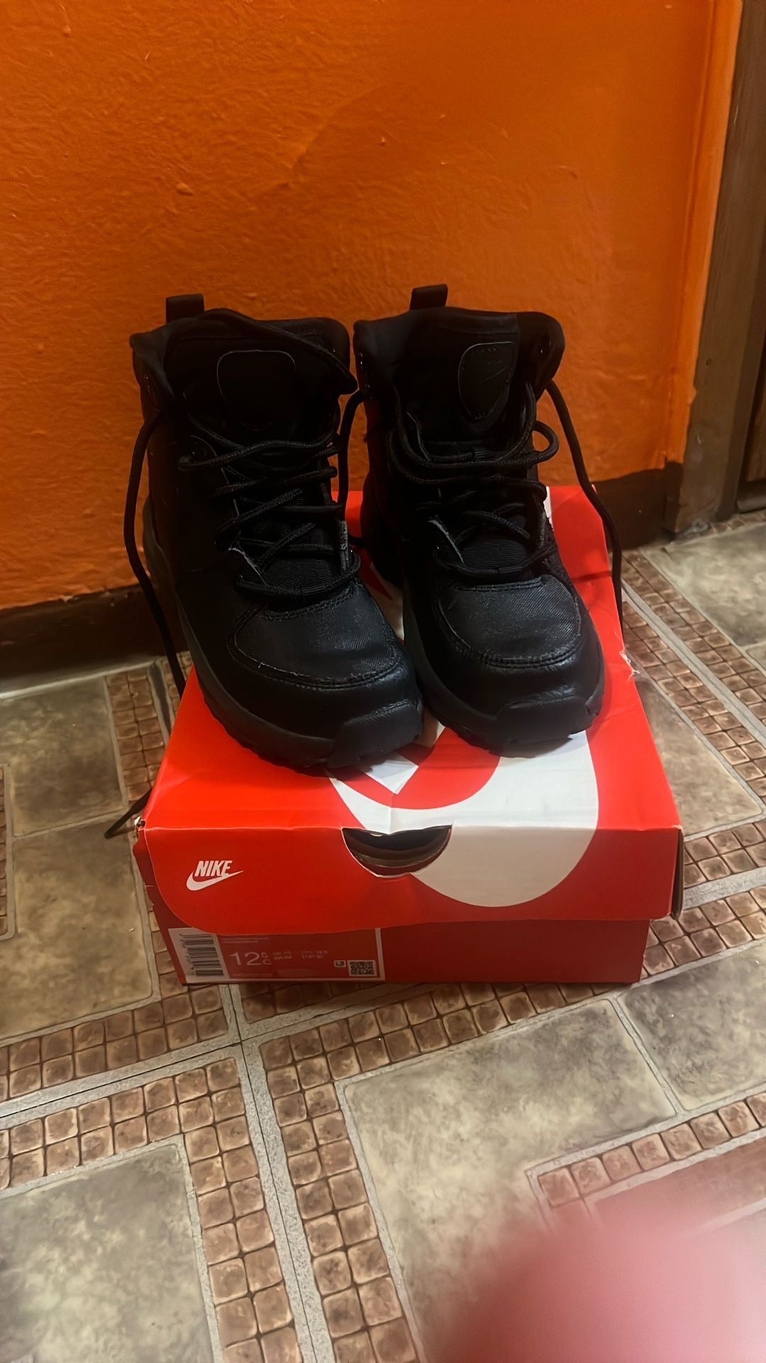 Kids Nike Manoa boots