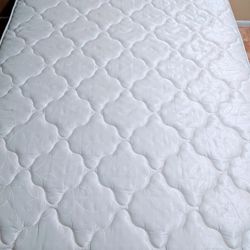 Serta Perfect Sleepers Que,en mattr,ess 10 inches and box spr,ing.

❤️ Valentine’s Day Special