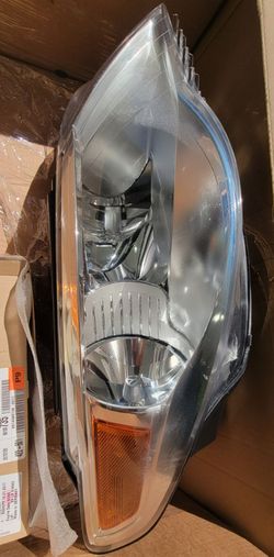 OEM Volkswagen Right Headlight + Turn Signal | 2009–2012 CC / Passat
